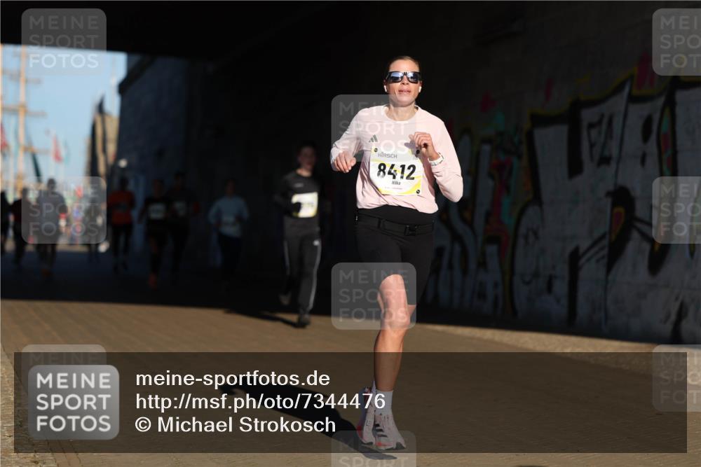 06.10.2024 - 19. swb-Marathon Bremen Michael Strokosch http://msf.ph/oto/7344476 06.10.2024 10:13:08 Laufen 8412 meine-sportfotos.de