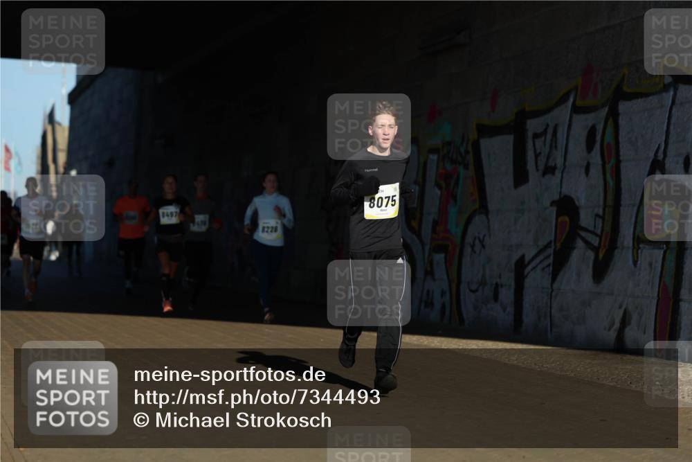 06.10.2024 - 19. swb-Marathon Bremen Michael Strokosch http://msf.ph/oto/7344493 06.10.2024 10:13:11 Laufen 8497, 7826, 670, 8228, 8075 meine-sportfotos.de