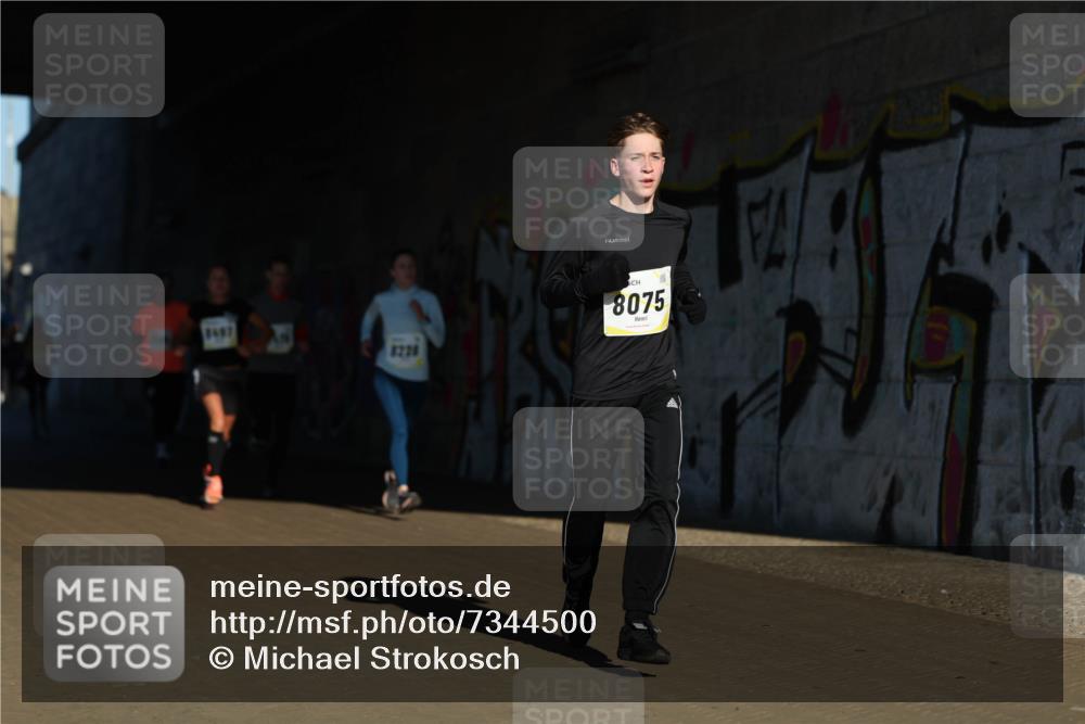 06.10.2024 - 19. swb-Marathon Bremen Michael Strokosch http://msf.ph/oto/7344500 06.10.2024 10:13:11 Laufen 8487, 8220, 8075 meine-sportfotos.de