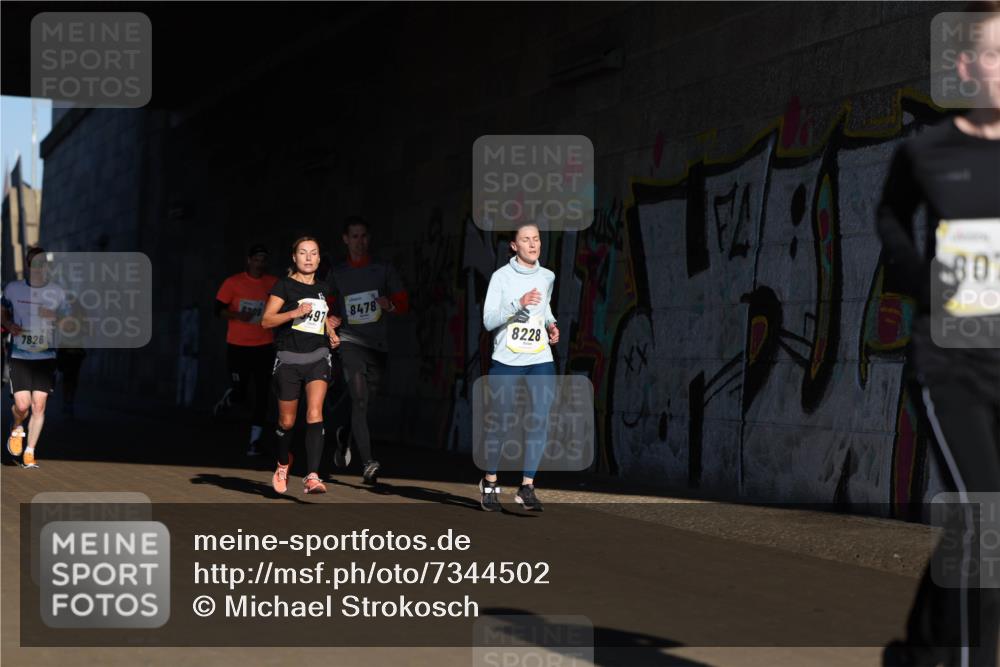06.10.2024 - 19. swb-Marathon Bremen Michael Strokosch http://msf.ph/oto/7344502 06.10.2024 10:13:12 Laufen 7826, 8209, 8478, 497, 8228, 807 meine-sportfotos.de
