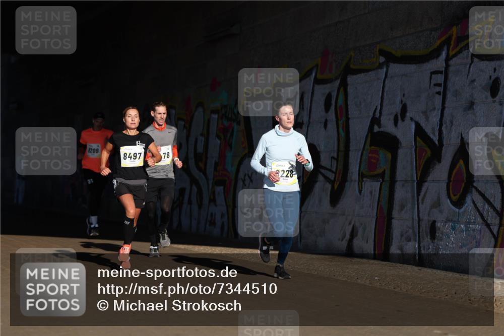 06.10.2024 - 19. swb-Marathon Bremen Michael Strokosch http://msf.ph/oto/7344510 06.10.2024 10:13:13 Laufen 1209, 8497, 78, 31, 228 meine-sportfotos.de