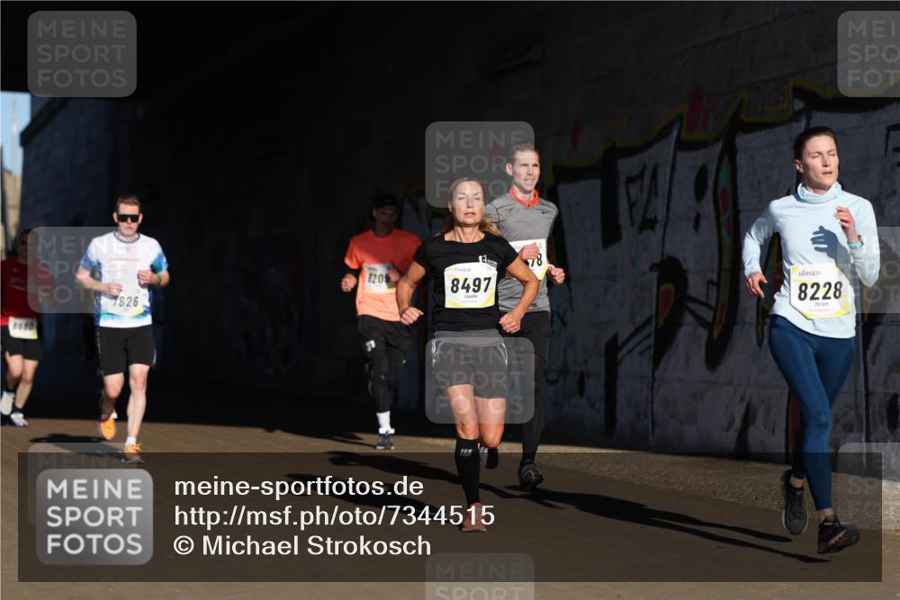 06.10.2024 - 19. swb-Marathon Bremen Michael Strokosch http://msf.ph/oto/7344515 06.10.2024 10:13:14 Laufen 8690, 7826, 8209, 8497, 78, 8228 meine-sportfotos.de