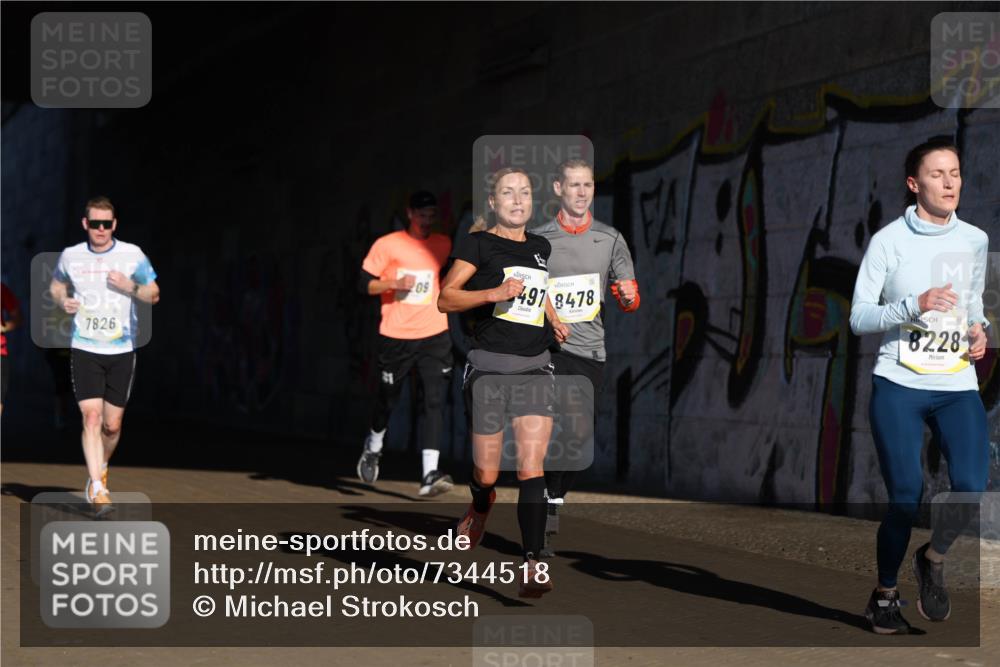 06.10.2024 - 19. swb-Marathon Bremen Michael Strokosch http://msf.ph/oto/7344518 06.10.2024 10:13:14 Laufen 7826, 09, 497, 8478, 8228 meine-sportfotos.de