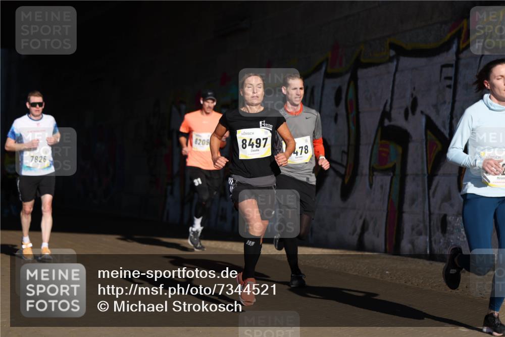 06.10.2024 - 19. swb-Marathon Bremen Michael Strokosch http://msf.ph/oto/7344521 06.10.2024 10:13:15 Laufen 7826, 8209, 8497, 478 meine-sportfotos.de
