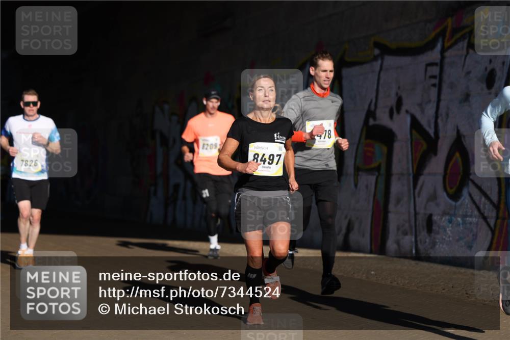 06.10.2024 - 19. swb-Marathon Bremen Michael Strokosch http://msf.ph/oto/7344524 06.10.2024 10:13:15 Laufen 7826, 8209, 8497, 78 meine-sportfotos.de