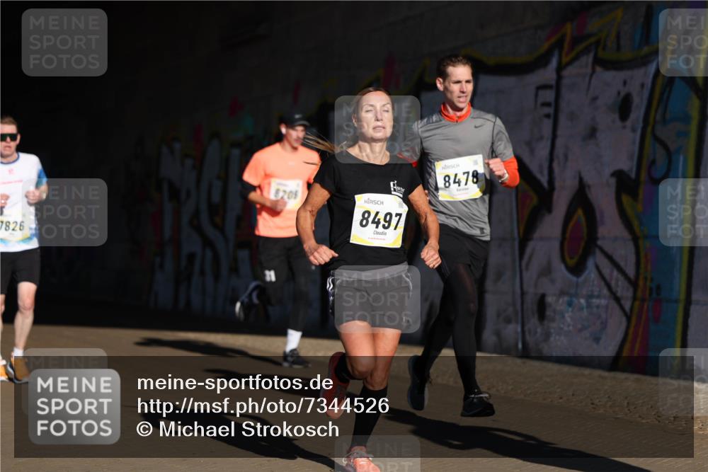 06.10.2024 - 19. swb-Marathon Bremen Michael Strokosch http://msf.ph/oto/7344526 06.10.2024 10:13:15 Laufen 7826, 8208, 8497, 8478 meine-sportfotos.de