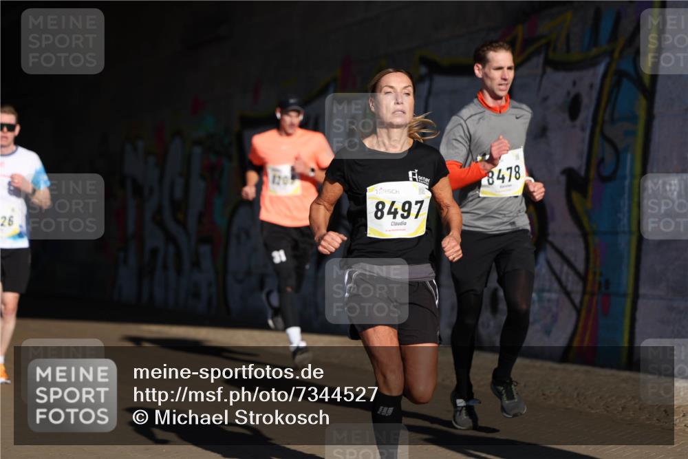 06.10.2024 - 19. swb-Marathon Bremen Michael Strokosch http://msf.ph/oto/7344527 06.10.2024 10:13:16 Laufen 26, 120, 8497, 8478 meine-sportfotos.de