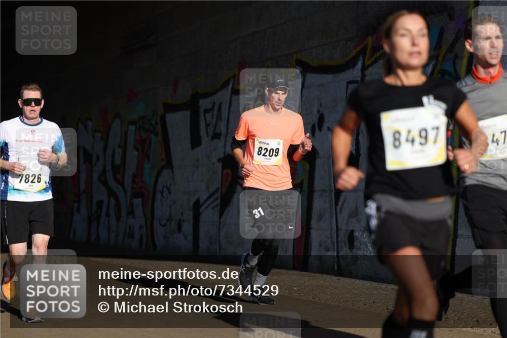 06.10.2024 - 19. swb-Marathon Bremen Michael Strokosch http://msf.ph/oto/7344529 06.10.2024 10:13:16 Laufen 18, 7826, 31, 8497, 47, 8209 meine-sportfotos.de