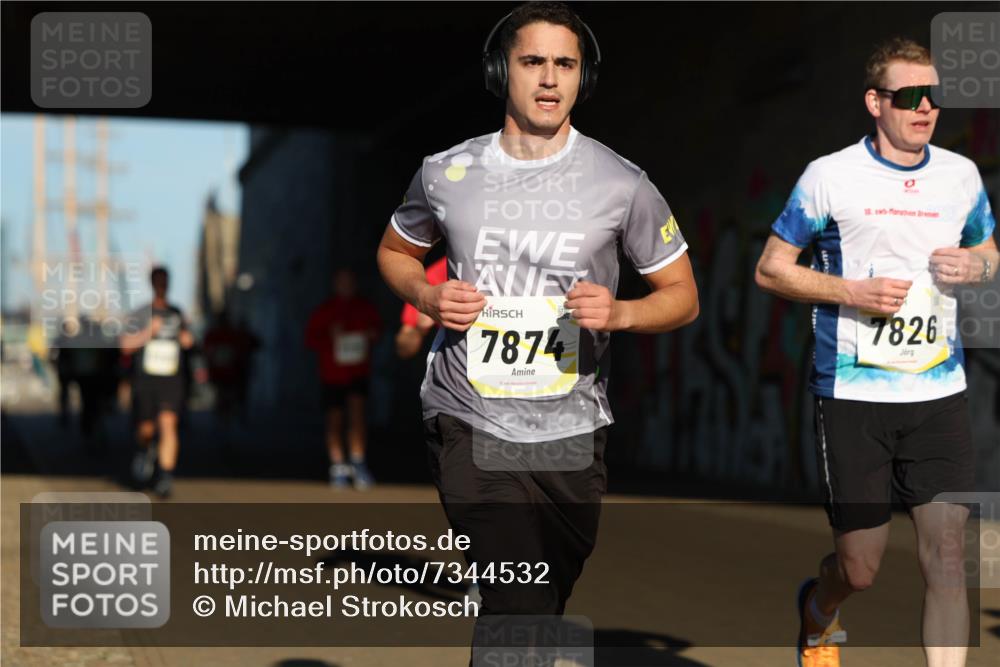 06.10.2024 - 19. swb-Marathon Bremen Michael Strokosch http://msf.ph/oto/7344532 06.10.2024 10:13:17 Laufen 7874, 18, 7826 meine-sportfotos.de