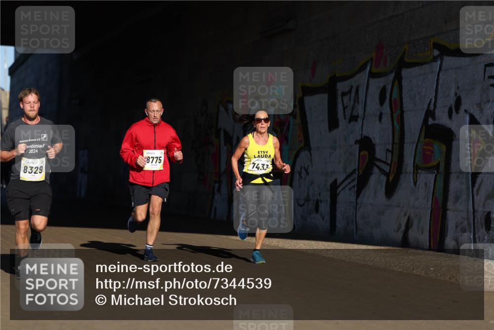 06.10.2024 - 19. swb-Marathon Bremen Michael Strokosch http://msf.ph/oto/7344539 06.10.2024 10:13:20 Laufen 2024, 8329, 8775, 7433 meine-sportfotos.de