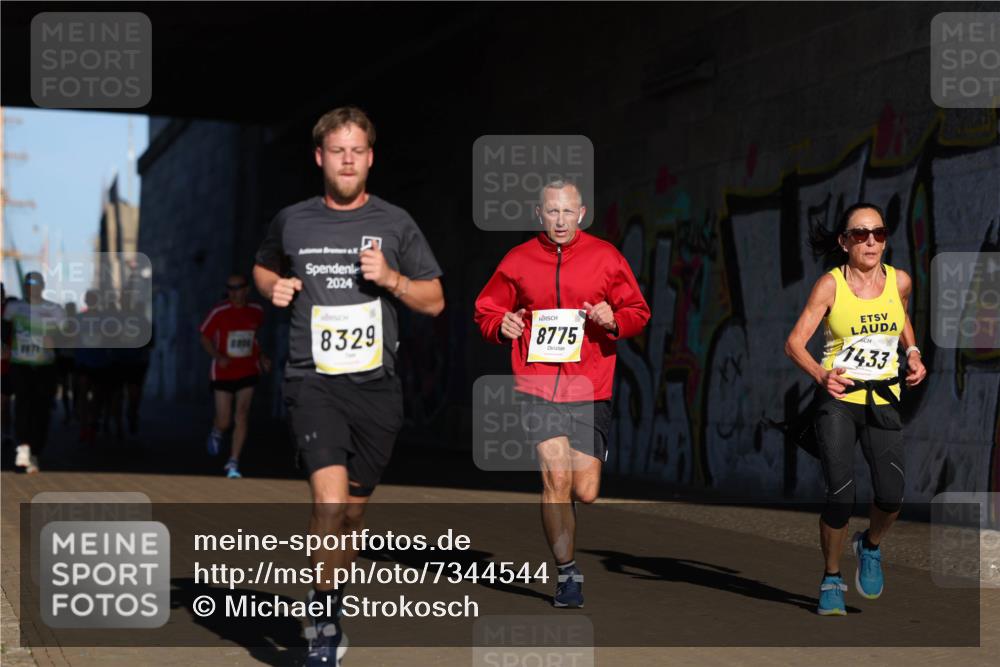 06.10.2024 - 19. swb-Marathon Bremen Michael Strokosch http://msf.ph/oto/7344544 06.10.2024 10:13:21 Laufen 8329, 8775, 1433, 2024 meine-sportfotos.de