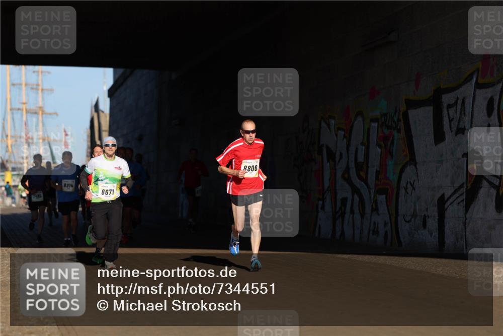 06.10.2024 - 19. swb-Marathon Bremen Michael Strokosch http://msf.ph/oto/7344551 06.10.2024 10:13:23 Laufen 7485, 8814, 8671, 8806 meine-sportfotos.de