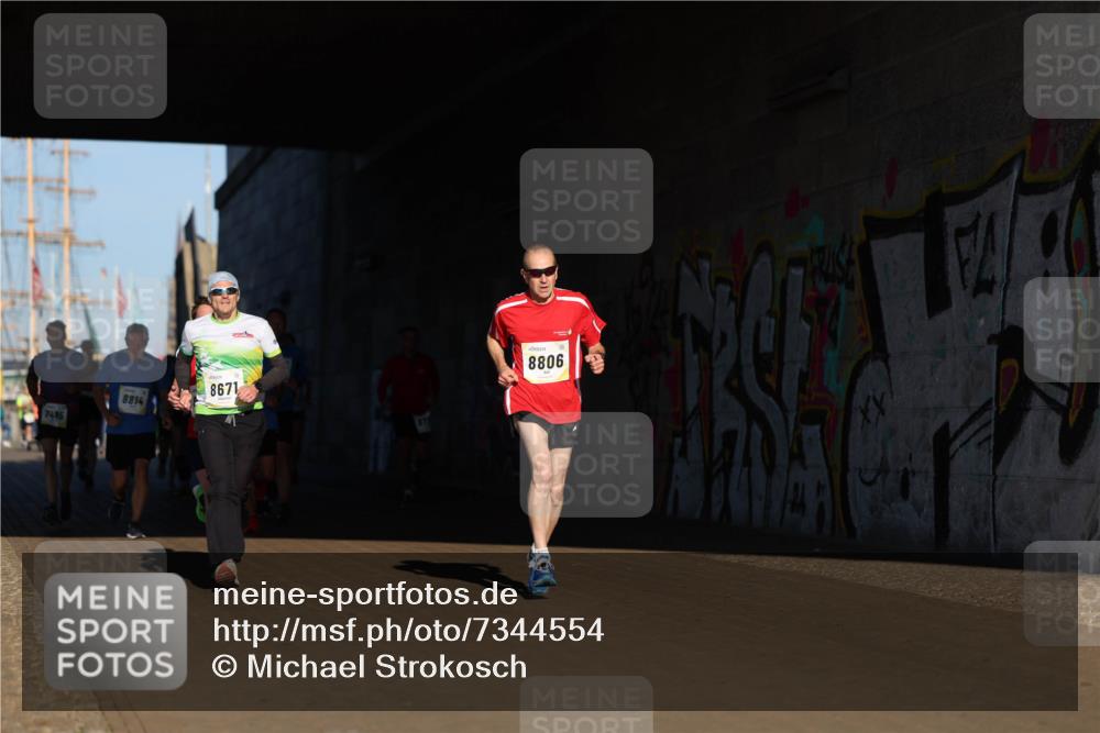06.10.2024 - 19. swb-Marathon Bremen Michael Strokosch http://msf.ph/oto/7344554 06.10.2024 10:13:23 Laufen 7485, 8814, 8671, 8806 meine-sportfotos.de