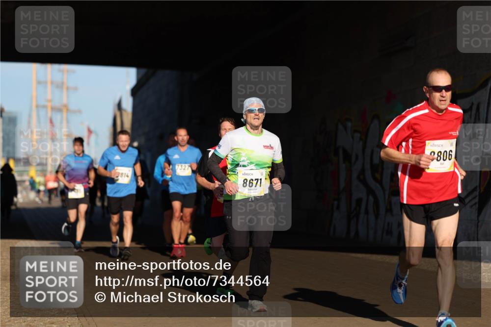06.10.2024 - 19. swb-Marathon Bremen Michael Strokosch http://msf.ph/oto/7344564 06.10.2024 10:13:25 Laufen 814, 7327, 8671, 2806 meine-sportfotos.de