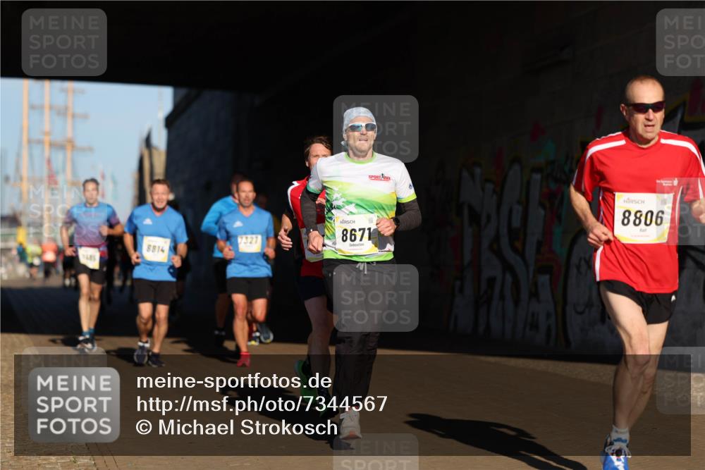 06.10.2024 - 19. swb-Marathon Bremen Michael Strokosch http://msf.ph/oto/7344567 06.10.2024 10:13:26 Laufen 8814, 8806, 8671 meine-sportfotos.de