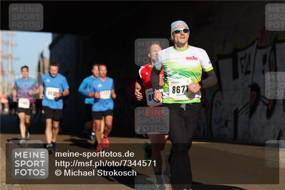 06.10.2024 - 19. swb-Marathon Bremen Michael Strokosch http://msf.ph/oto/7344571 06.10.2024 10:13:26 Laufen 8, 8671 meine-sportfotos.de