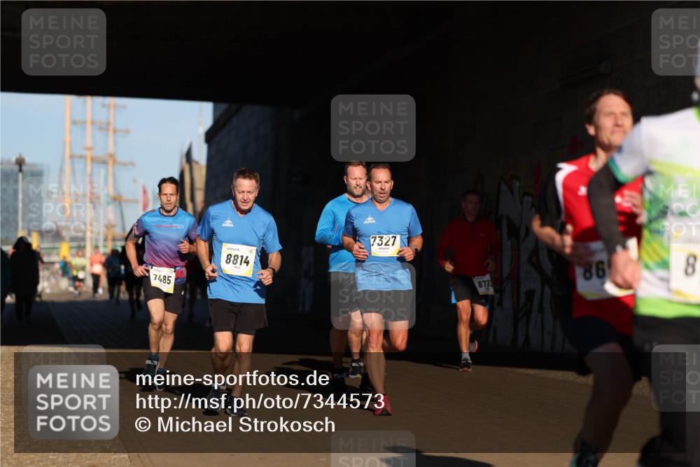 06.10.2024 - 19. swb-Marathon Bremen Michael Strokosch http://msf.ph/oto/7344573 06.10.2024 10:13:27 Laufen 7485, 8814, 7327, 8733, 86, 8 meine-sportfotos.de