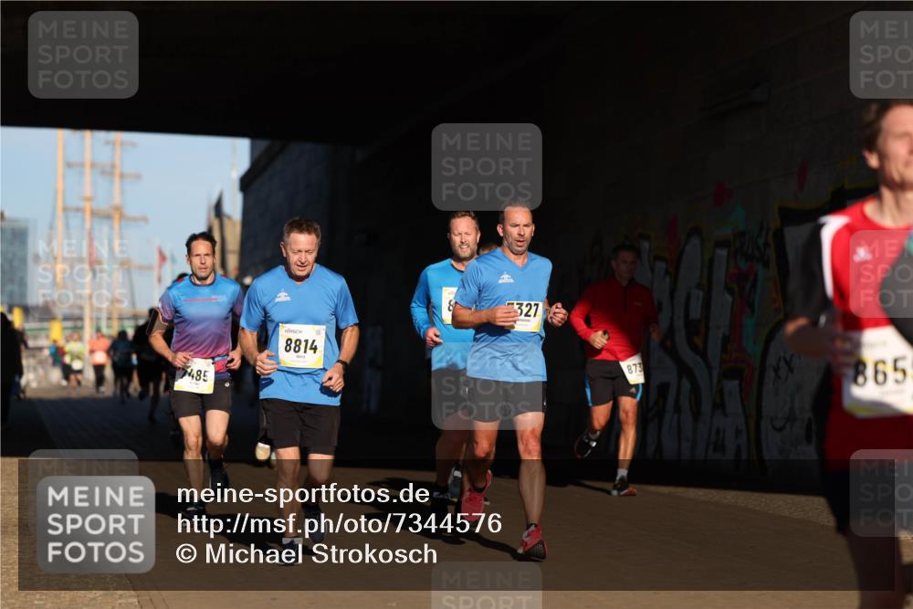 06.10.2024 - 19. swb-Marathon Bremen Michael Strokosch http://msf.ph/oto/7344576 06.10.2024 10:13:27 Laufen 485, 8814, 327, 873, 865 meine-sportfotos.de