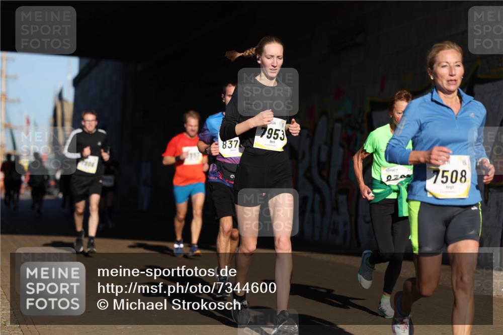 06.10.2024 - 19. swb-Marathon Bremen Michael Strokosch http://msf.ph/oto/7344600 06.10.2024 10:13:33 Laufen 837, 7953, 7508 meine-sportfotos.de