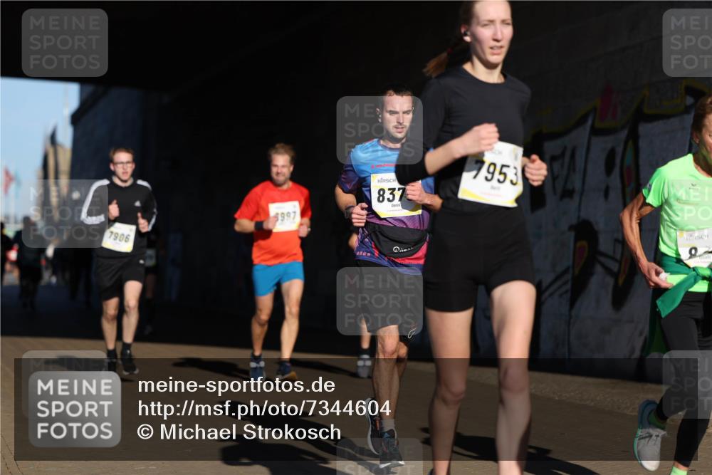 06.10.2024 - 19. swb-Marathon Bremen Michael Strokosch http://msf.ph/oto/7344604 06.10.2024 10:13:34 Laufen 7906, 5997, 837, 7953 meine-sportfotos.de