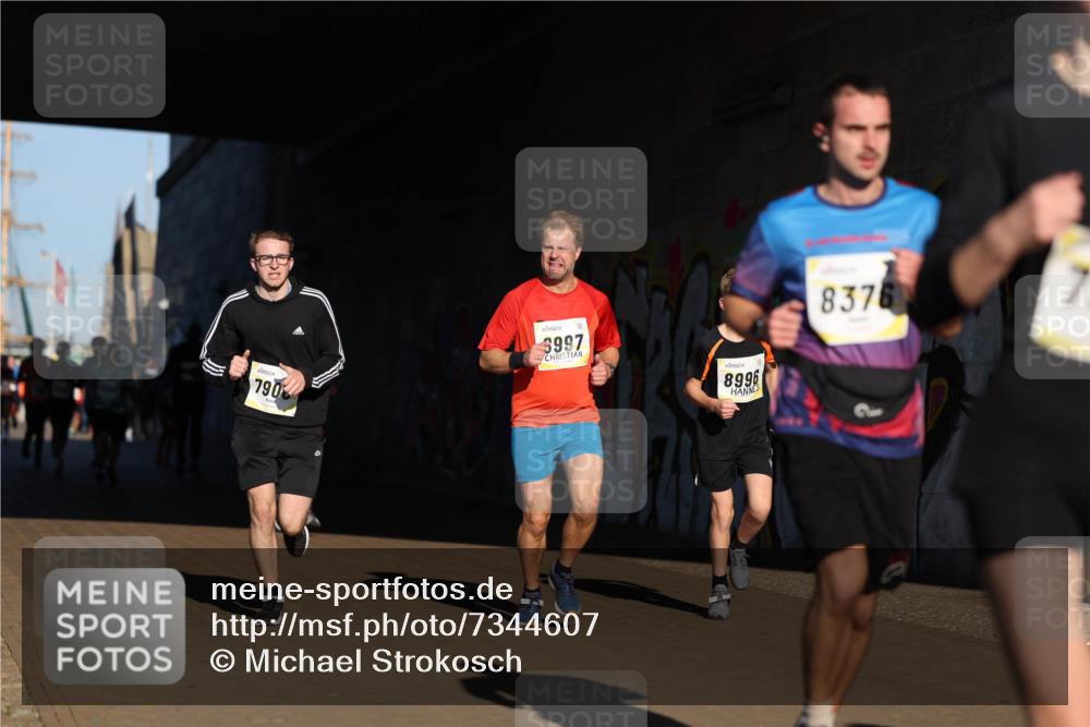 06.10.2024 - 19. swb-Marathon Bremen Michael Strokosch http://msf.ph/oto/7344607 06.10.2024 10:13:35 Laufen 790, 8997, 8996, 8376 meine-sportfotos.de