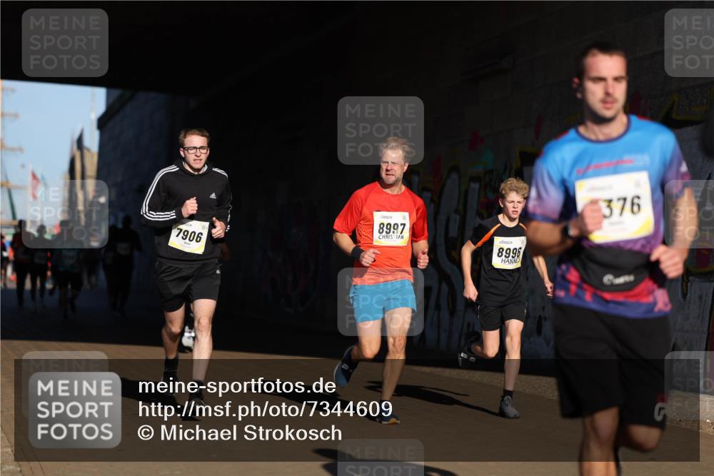 06.10.2024 - 19. swb-Marathon Bremen Michael Strokosch http://msf.ph/oto/7344609 06.10.2024 10:13:35 Laufen 7906, 8997, 8996, 376 meine-sportfotos.de