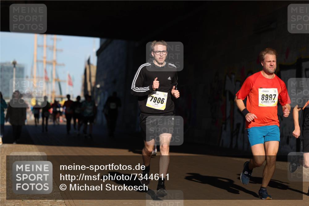 06.10.2024 - 19. swb-Marathon Bremen Michael Strokosch http://msf.ph/oto/7344611 06.10.2024 10:13:36 Laufen 7906, 8997 meine-sportfotos.de