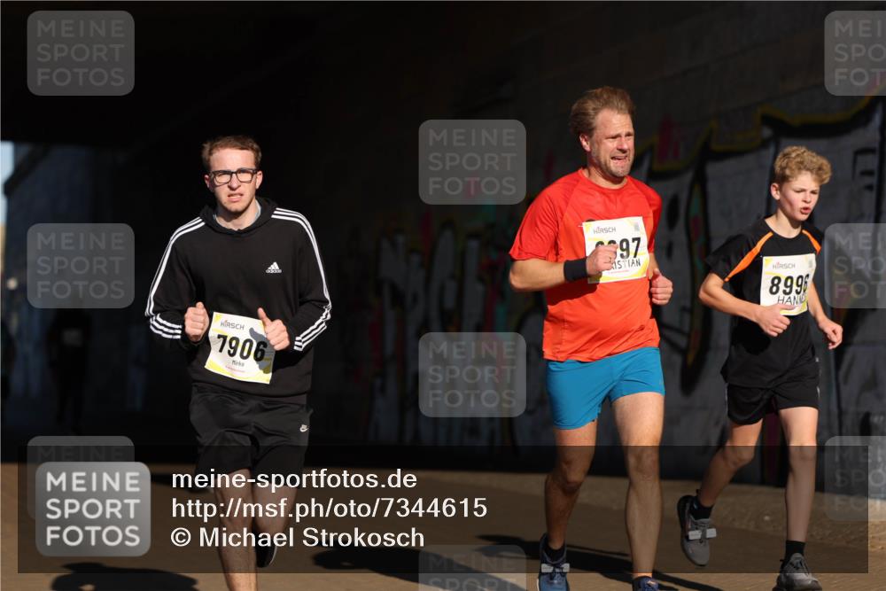 06.10.2024 - 19. swb-Marathon Bremen Michael Strokosch http://msf.ph/oto/7344615 06.10.2024 10:13:36 Laufen 7906, 97, 8996 meine-sportfotos.de