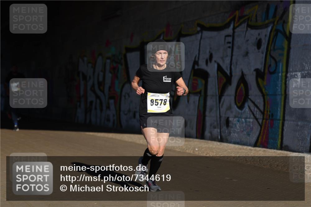 06.10.2024 - 19. swb-Marathon Bremen Michael Strokosch http://msf.ph/oto/7344619 06.10.2024 10:13:40 Laufen 8578 meine-sportfotos.de