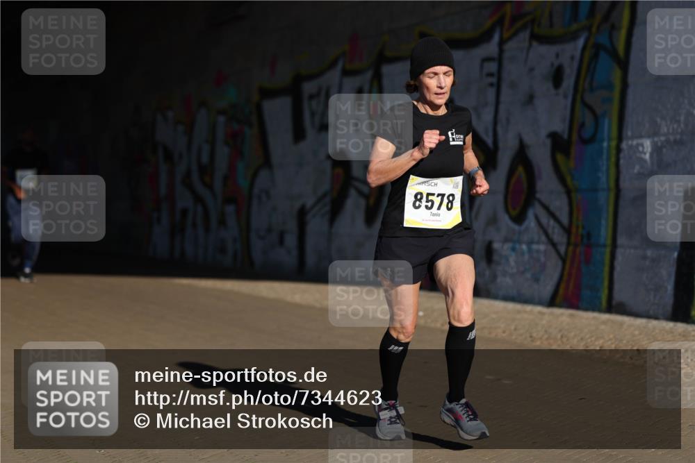 06.10.2024 - 19. swb-Marathon Bremen Michael Strokosch http://msf.ph/oto/7344623 06.10.2024 10:13:40 Laufen 8578 meine-sportfotos.de