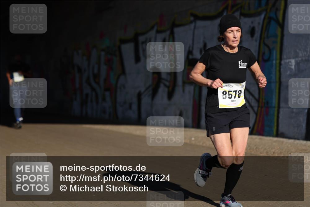 06.10.2024 - 19. swb-Marathon Bremen Michael Strokosch http://msf.ph/oto/7344624 06.10.2024 10:13:40 Laufen 8578 meine-sportfotos.de