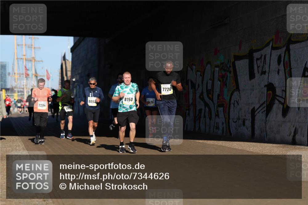 06.10.2024 - 19. swb-Marathon Bremen Michael Strokosch http://msf.ph/oto/7344626 06.10.2024 10:13:42 Laufen 8652, 8150, 7294, 426, 85, 7720 meine-sportfotos.de