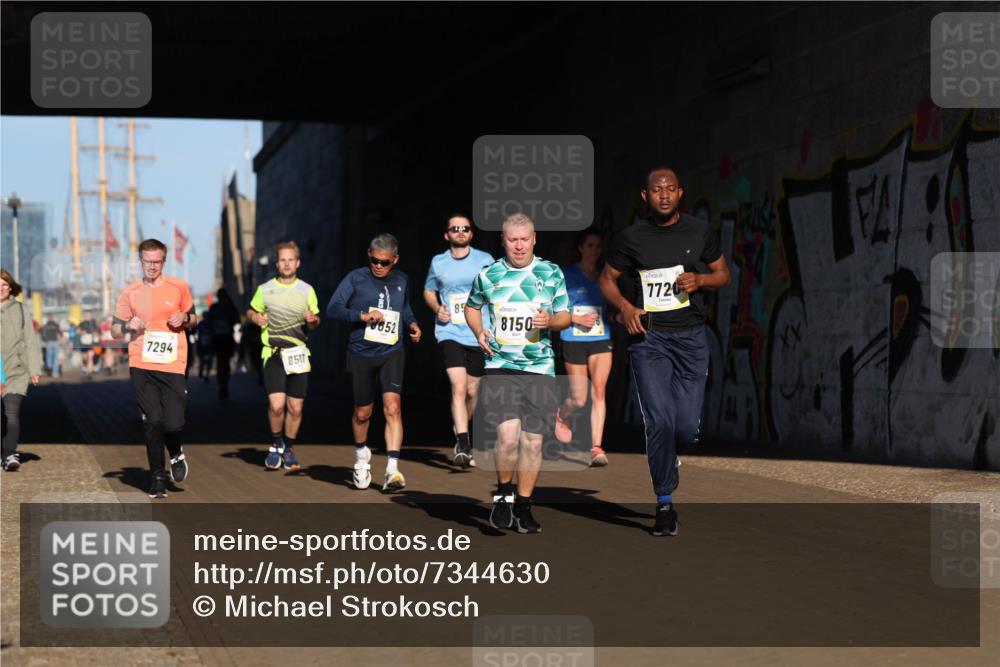 06.10.2024 - 19. swb-Marathon Bremen Michael Strokosch http://msf.ph/oto/7344630 06.10.2024 10:13:43 Laufen 7294, 8511, 652, 85, 8150, 7720 meine-sportfotos.de