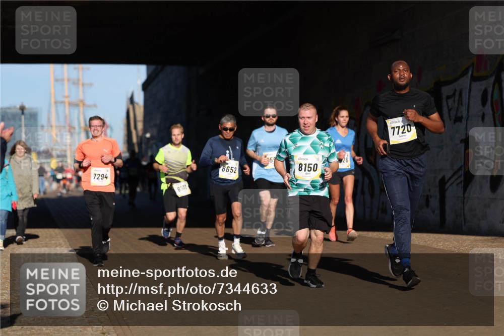 06.10.2024 - 19. swb-Marathon Bremen Michael Strokosch http://msf.ph/oto/7344633 06.10.2024 10:13:43 Laufen 7294, 8511, 8652, 55, 8150, 7720 meine-sportfotos.de