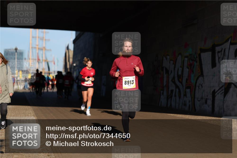 06.10.2024 - 19. swb-Marathon Bremen Michael Strokosch http://msf.ph/oto/7344650 06.10.2024 10:13:50 Laufen 8913 meine-sportfotos.de