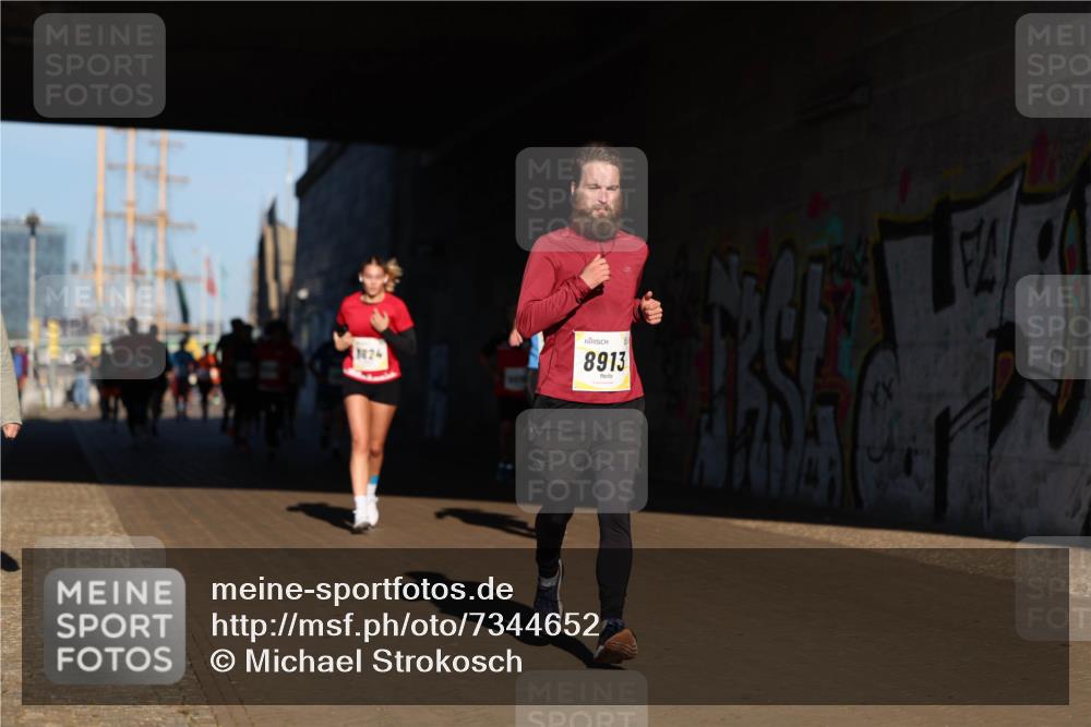 06.10.2024 - 19. swb-Marathon Bremen Michael Strokosch http://msf.ph/oto/7344652 06.10.2024 10:13:51 Laufen 1824, 8913 meine-sportfotos.de