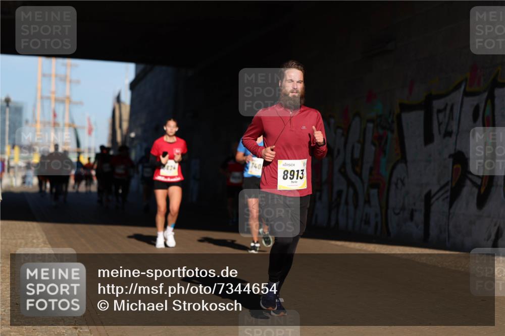 06.10.2024 - 19. swb-Marathon Bremen Michael Strokosch http://msf.ph/oto/7344654 06.10.2024 10:13:51 Laufen 740, 8913 meine-sportfotos.de