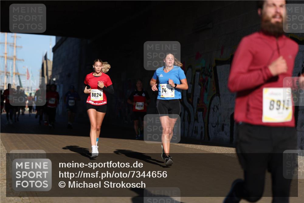 06.10.2024 - 19. swb-Marathon Bremen Michael Strokosch http://msf.ph/oto/7344656 06.10.2024 10:13:52 Laufen 8824, 8610, 7403, 8913 meine-sportfotos.de