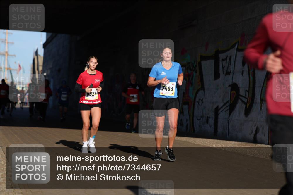 06.10.2024 - 19. swb-Marathon Bremen Michael Strokosch http://msf.ph/oto/7344657 06.10.2024 10:13:52 Laufen 7403, 8824 meine-sportfotos.de