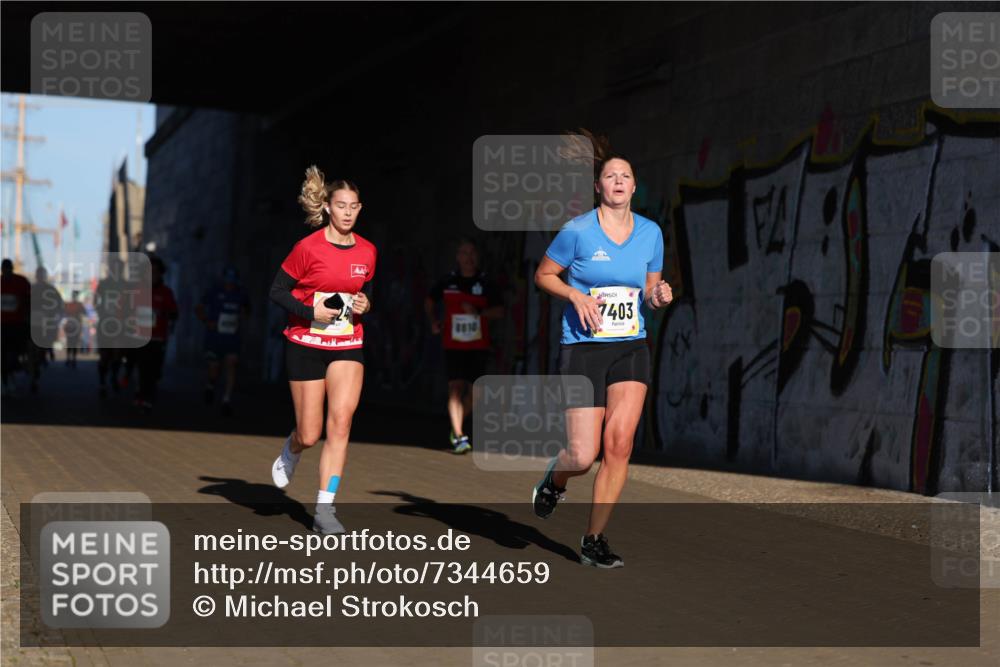 06.10.2024 - 19. swb-Marathon Bremen Michael Strokosch http://msf.ph/oto/7344659 06.10.2024 10:13:53 Laufen 8610, 7403 meine-sportfotos.de