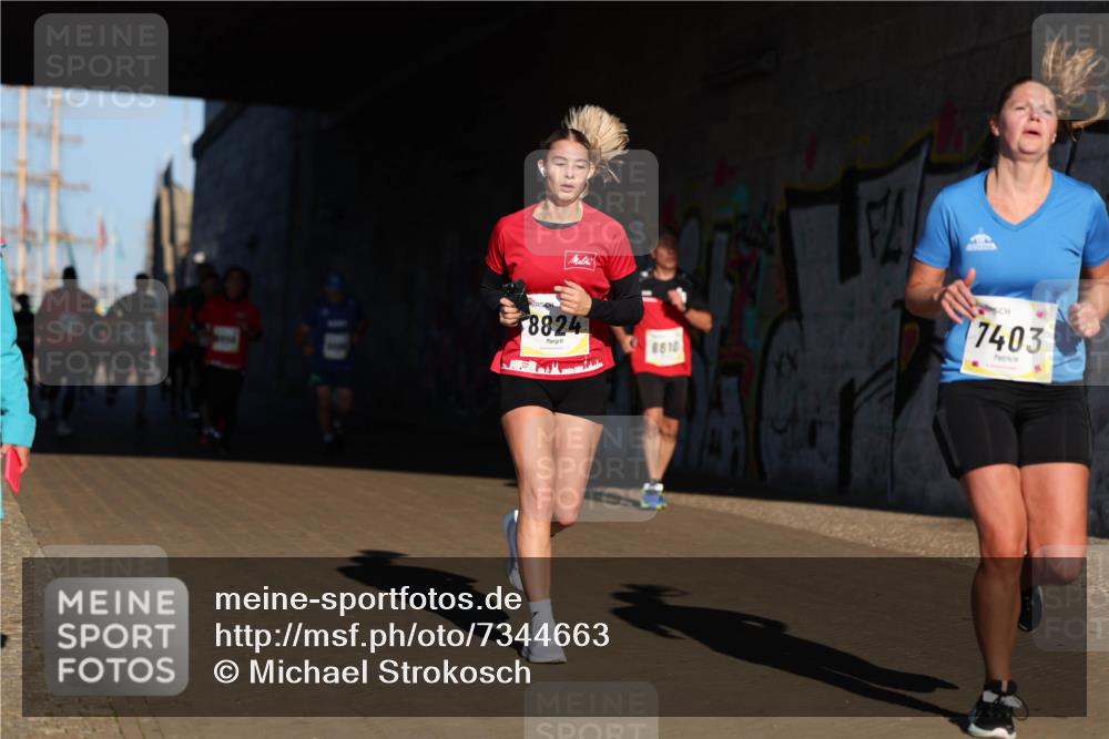 06.10.2024 - 19. swb-Marathon Bremen Michael Strokosch http://msf.ph/oto/7344663 06.10.2024 10:13:54 Laufen 8824, 8810, 7403 meine-sportfotos.de