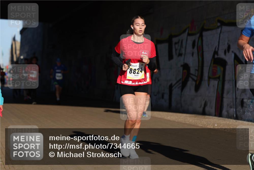 06.10.2024 - 19. swb-Marathon Bremen Michael Strokosch http://msf.ph/oto/7344665 06.10.2024 10:13:54 Laufen 8824 meine-sportfotos.de