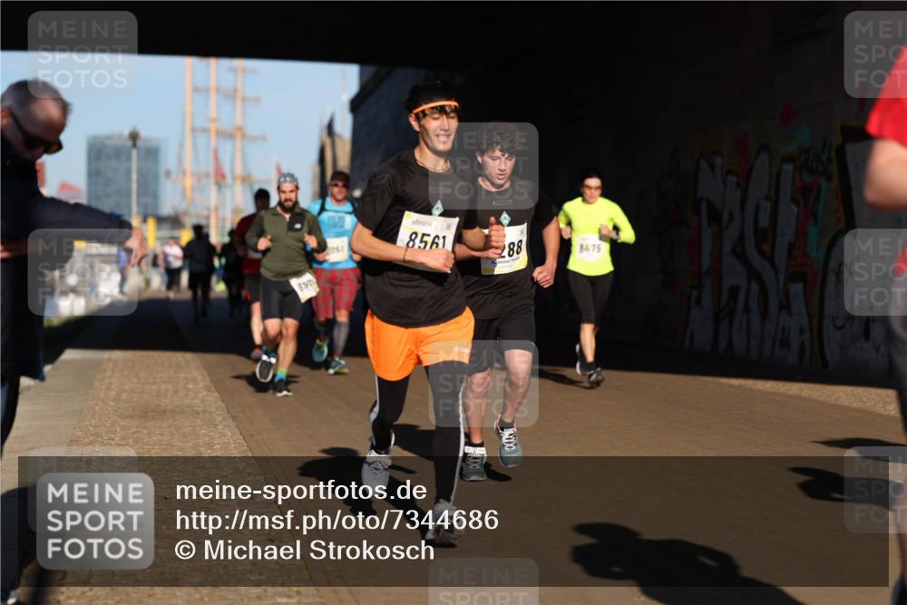 06.10.2024 - 19. swb-Marathon Bremen Michael Strokosch http://msf.ph/oto/7344686 06.10.2024 10:14:04 Laufen 890, 8561, 288, 8475 meine-sportfotos.de