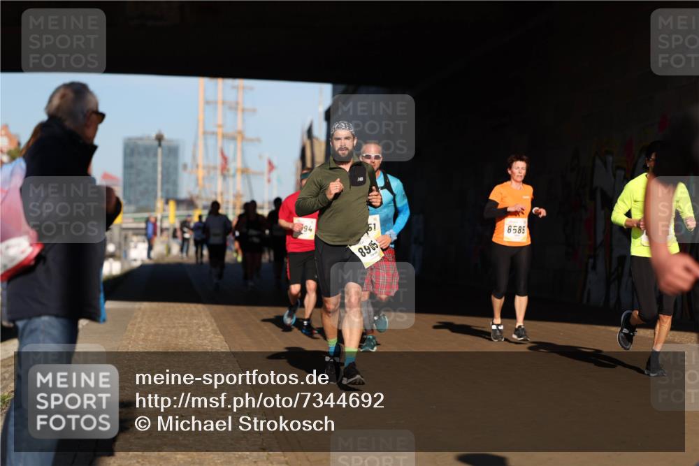 06.10.2024 - 19. swb-Marathon Bremen Michael Strokosch http://msf.ph/oto/7344692 06.10.2024 10:14:06 Laufen 94, 51, 895, 8585 meine-sportfotos.de
