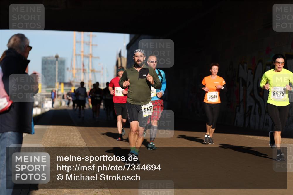 06.10.2024 - 19. swb-Marathon Bremen Michael Strokosch http://msf.ph/oto/7344694 06.10.2024 10:14:06 Laufen 1594, 89, 51, 8585, 8475 meine-sportfotos.de