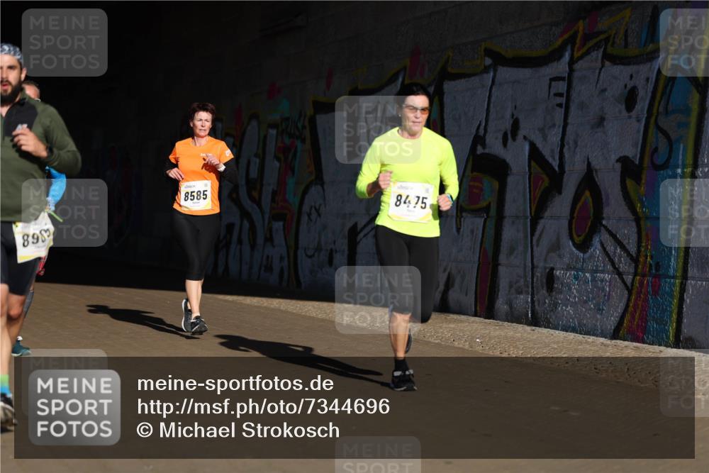 06.10.2024 - 19. swb-Marathon Bremen Michael Strokosch http://msf.ph/oto/7344696 06.10.2024 10:14:07 Laufen 898, 8585, 8475 meine-sportfotos.de