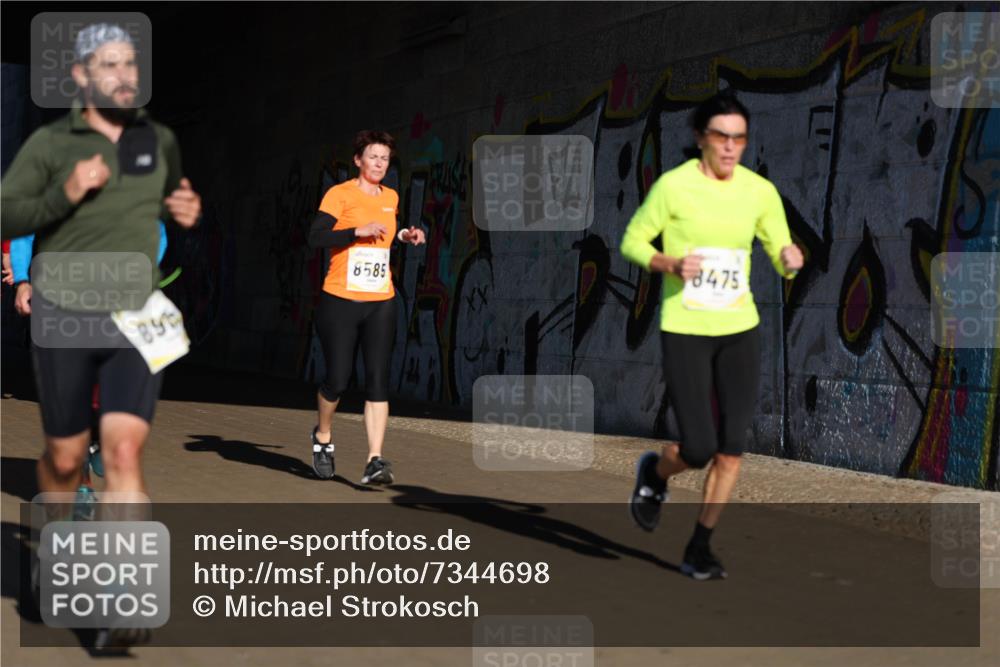 06.10.2024 - 19. swb-Marathon Bremen Michael Strokosch http://msf.ph/oto/7344698 06.10.2024 10:14:07 Laufen 89, 8585, 8475 meine-sportfotos.de
