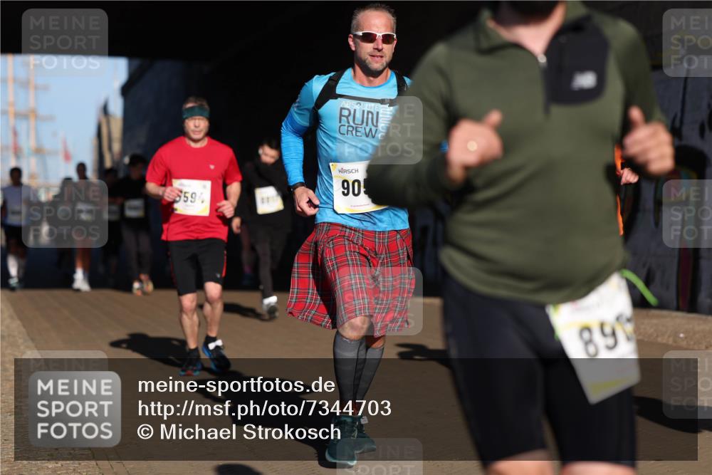 06.10.2024 - 19. swb-Marathon Bremen Michael Strokosch http://msf.ph/oto/7344703 06.10.2024 10:14:08 Laufen 594, 90, 89 meine-sportfotos.de