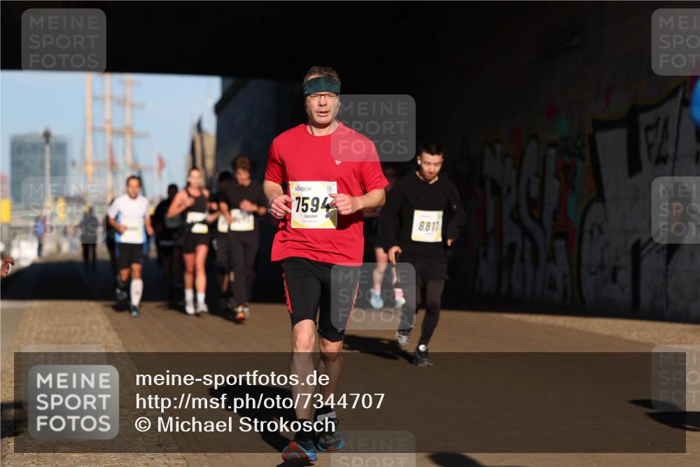 06.10.2024 - 19. swb-Marathon Bremen Michael Strokosch http://msf.ph/oto/7344707 06.10.2024 10:14:09 Laufen 7594, 8811 meine-sportfotos.de