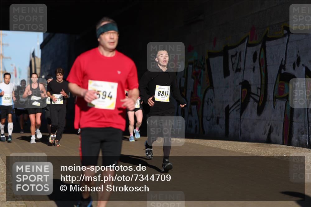 06.10.2024 - 19. swb-Marathon Bremen Michael Strokosch http://msf.ph/oto/7344709 06.10.2024 10:14:10 Laufen 9061, 594, 8817 meine-sportfotos.de